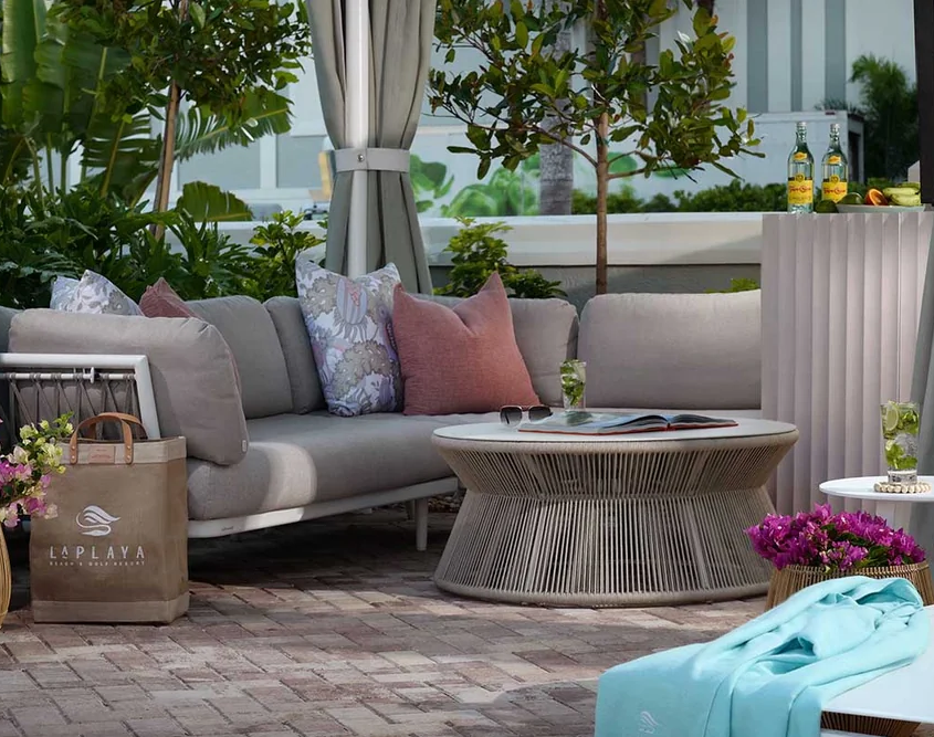 LaPlaya Beach & Golf Resort - Cabana Lounge