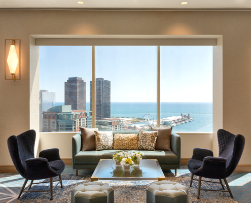 Swissôtel Chicago - Lounge Area with River View