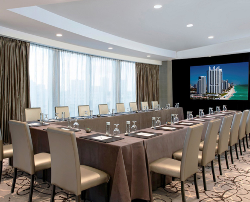 Resort and hotels with meeting space in Miami