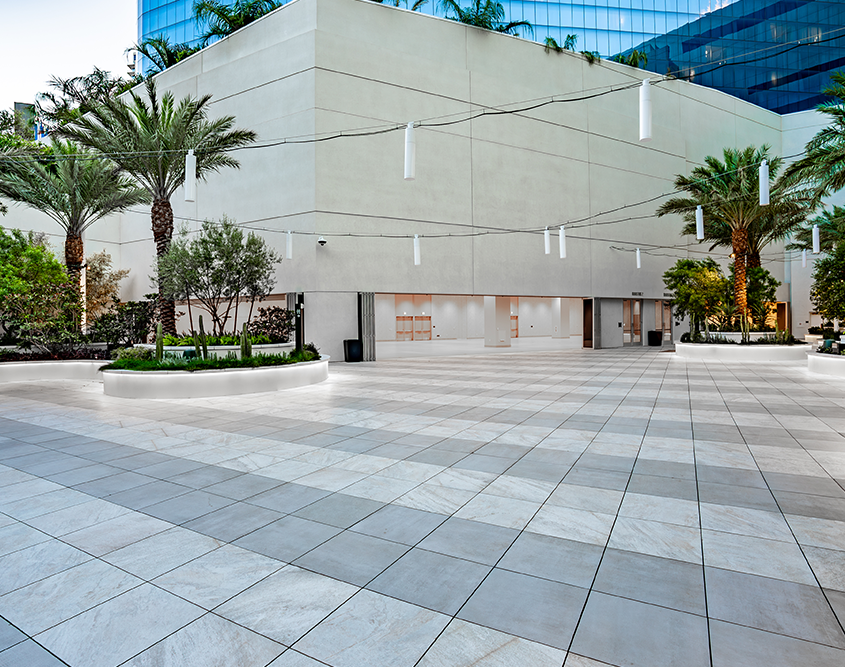 Fontainebleau Las Vegas - Moonstone Courtyard