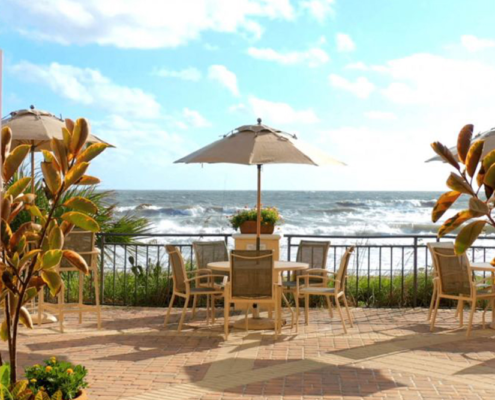 The Lodge & Club - Patio