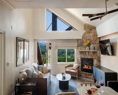Grand Cascades Lodge at Crystal Springs Resort - Living Room
