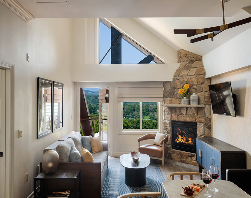 Grand Cascades Lodge at Crystal Springs Resort - Living Room