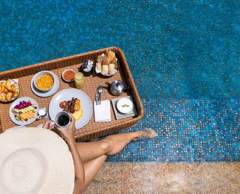 Jumeirah Muscat Bay - Floating Breakfast in the Pool