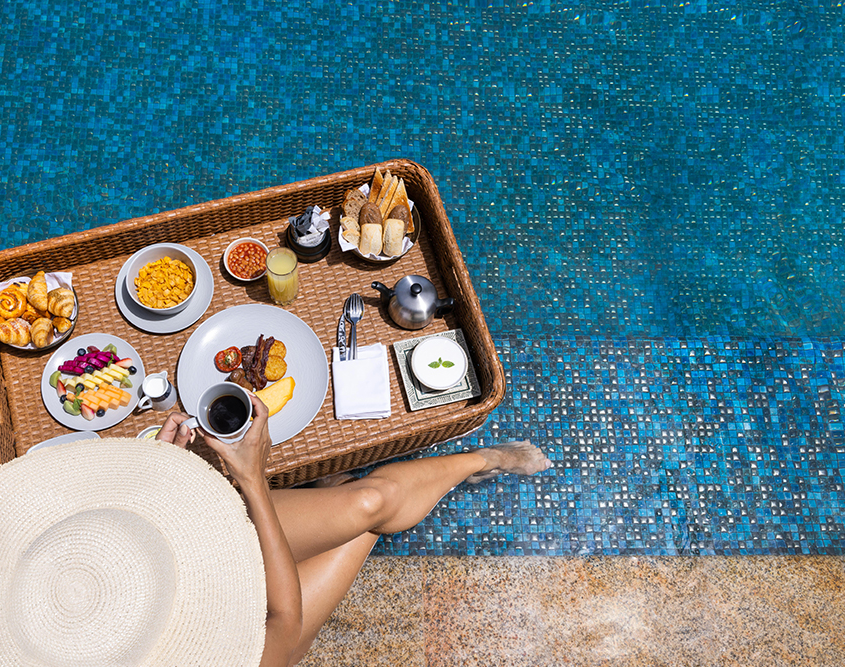 Jumeirah Muscat Bay - Floating Breakfast in the Pool