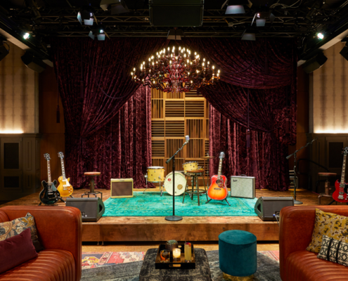 Hutton Hotel - Analog Stage