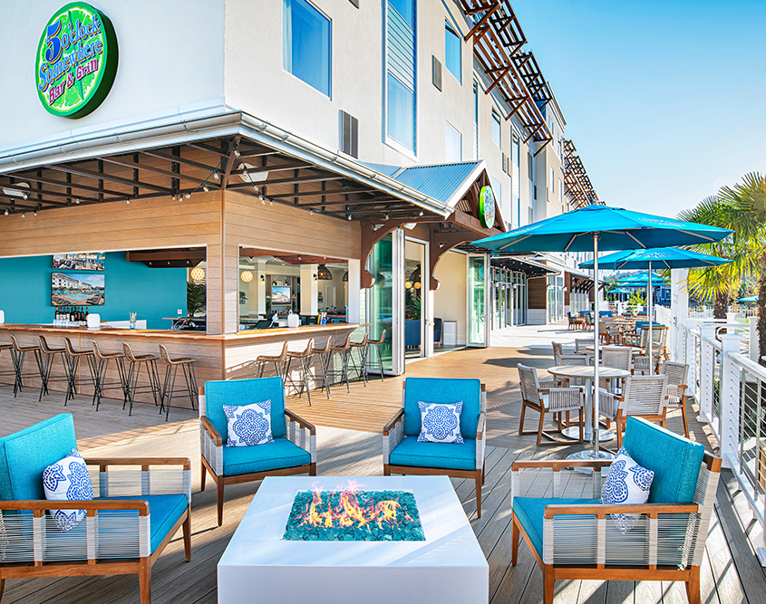 Compass Hotel Medford - Outdoor 5 O'Clock Somewhere Bar & Grill