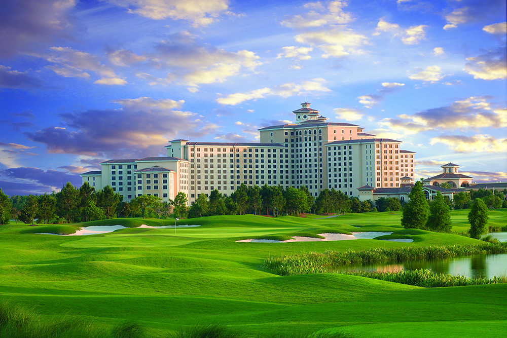 Rosen Shingle Creek in Orlando - Shot of the building and golf course