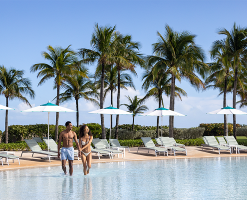 The Cove at Atlantis Paradise Island - Couple at Pool