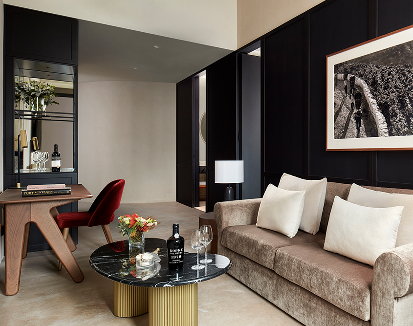 Tivoli Kopke Porto Gaia Hotel - Family Suite Living Room