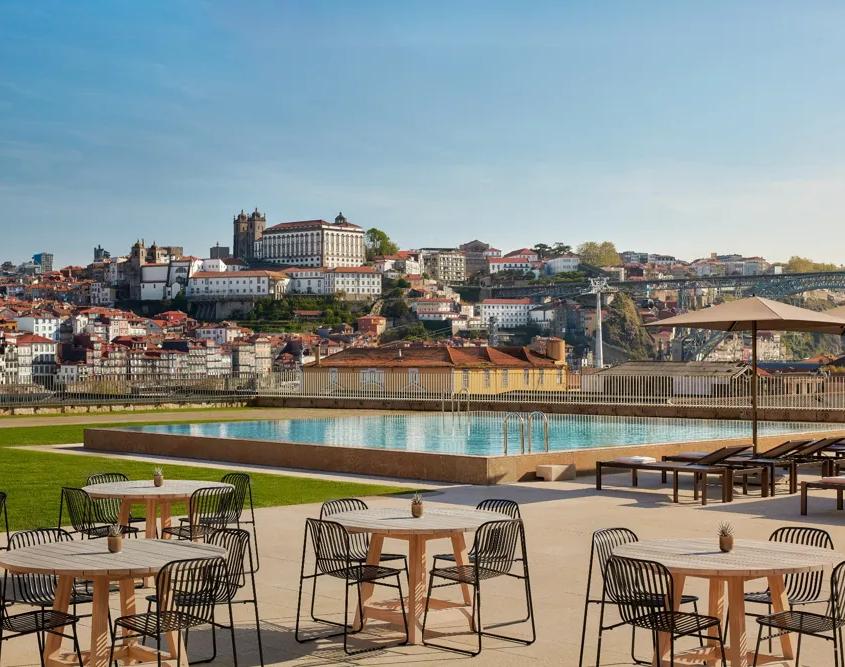 Tivoli Kopke Porto Gaia Hotel - Pool Chairs