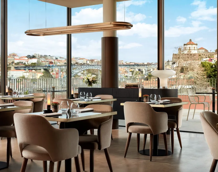 Tivoli Kopke Porto Gaia Hotel - Restaurant with CIty Views