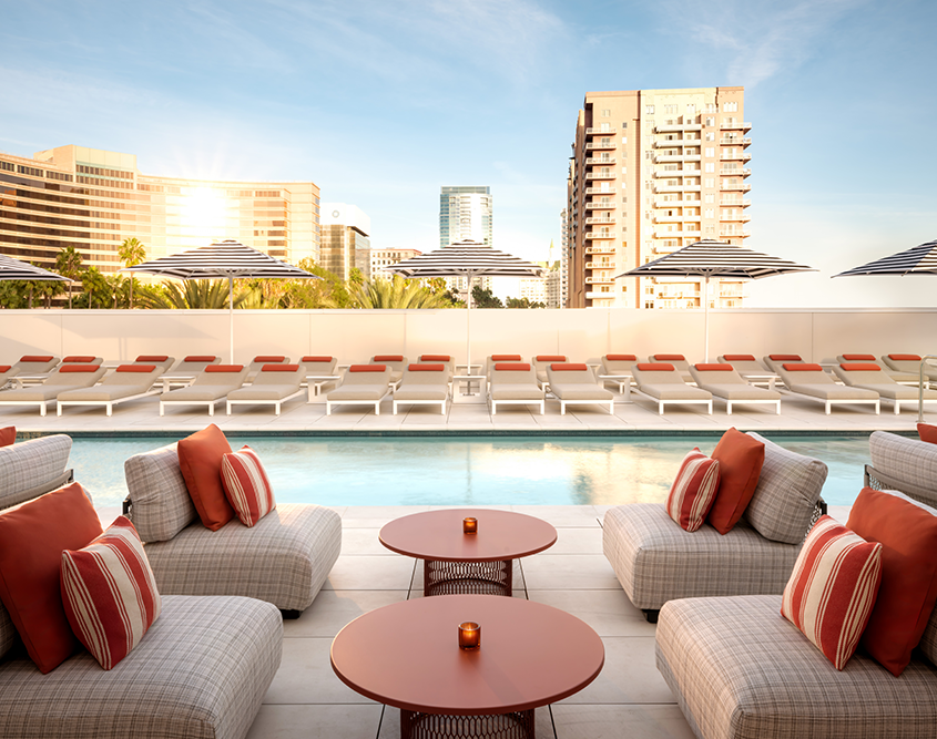 Fairmont Breakers Long Beach - Pool Seating & Lounge