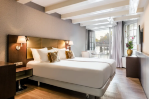 NH Collection Amsterdam Barbizon Palace - Bedroom with Balcony