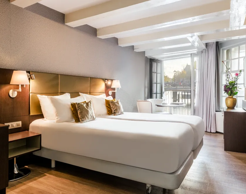 NH Collection Amsterdam Barbizon Palace - Bedroom with Balcony