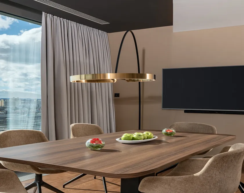 NH Collection Munich Bavaria - Meeting room with TV