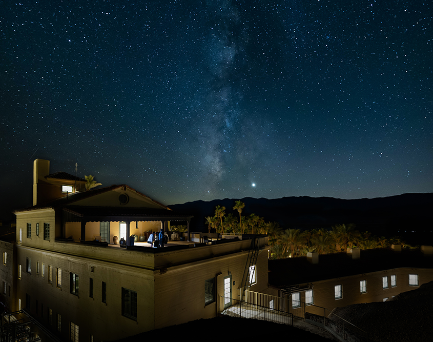 The Inn at Death Valley - Stary Night
