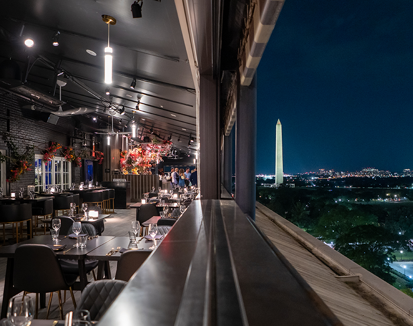 Hotel Washington - Vue Rooftop Dining Area at Night