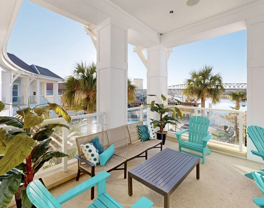 Margaritaville Resort Bossier City - Outdoor Patio River View