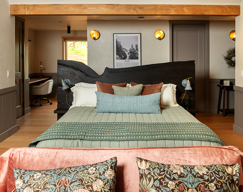Black Walnut Inn & Vineyard - Master Bedroom Black Walnut Inn & Vineyard - Master Bedroom