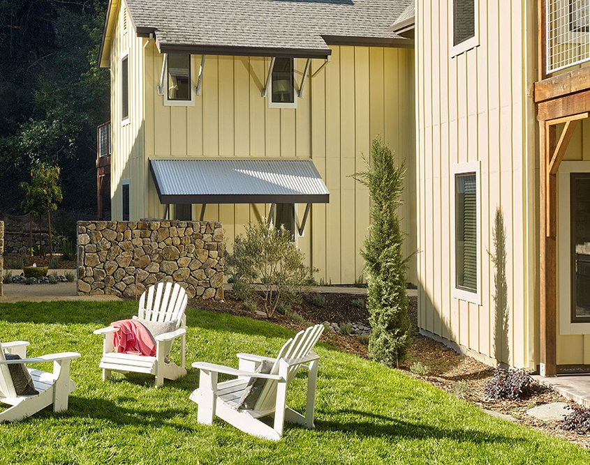 Farmhouse Inn - Lawn Chairs