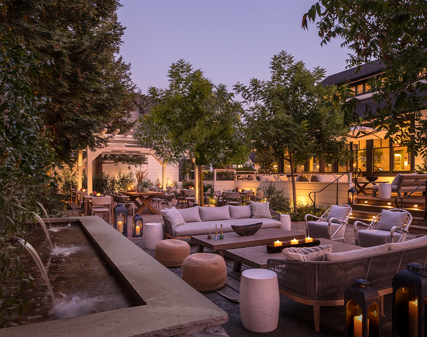MacArthur Place Hotel & Spa - Outdoor Lounge